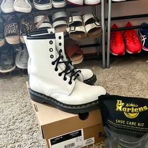 WHITE DOC MARTENS